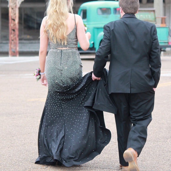 PROM!! A 2022 Fit and Flare, Stone Embellished Two Piece Dress by Alyce, size 8 - Picture 6 of 6